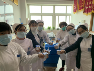 “牛奶是捐的，大家隨便喝！” 蒙牛守護(hù)白衣天使 一個(gè)都不能少